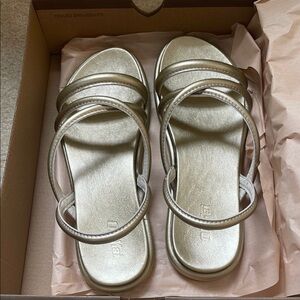 OluKai Metallic Tigre Strappy Sandals